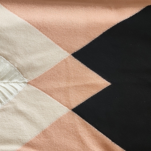 Chevron Intarsia Cashmere V-neck Sweater - Picture 2 of 4